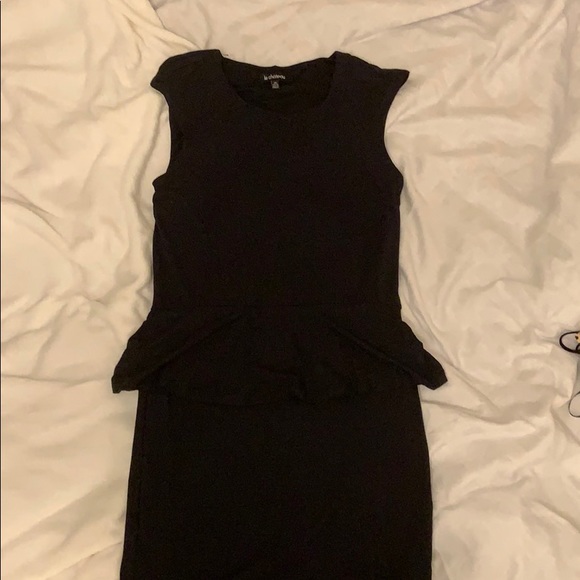 Le chateau size small— worn once, great condition - Picture 1 of 3